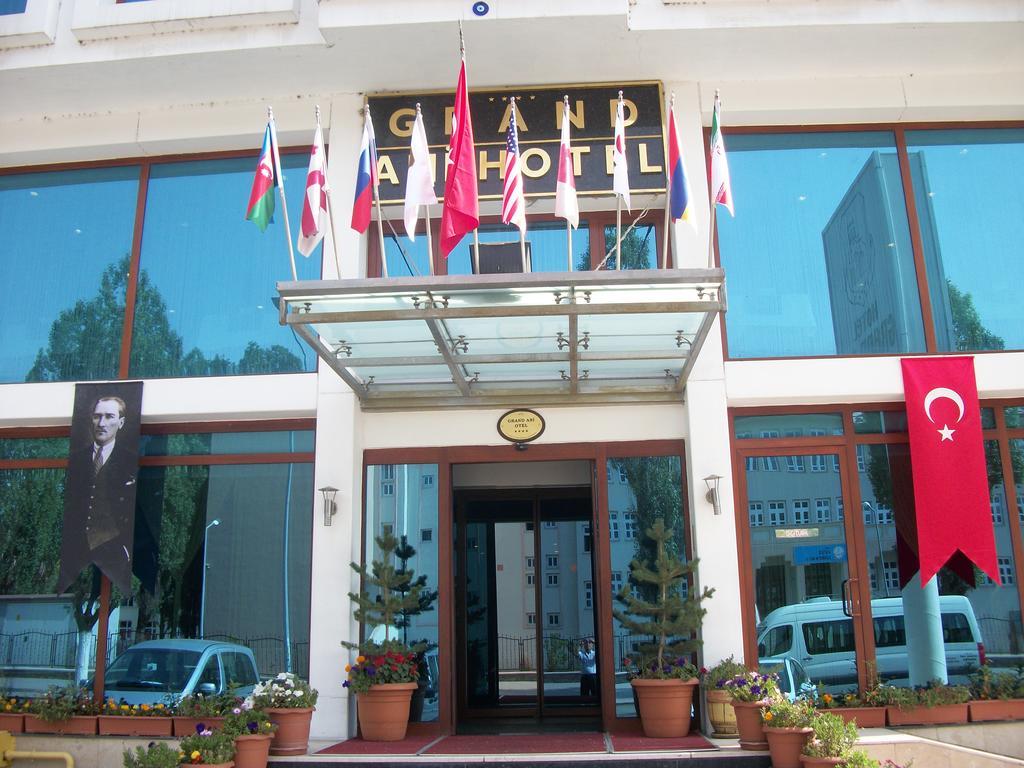 Grand Ani Hotel Kars Exterior foto
